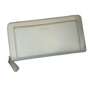Coach Wallet Cream Color Zip Around Closure 12 Card Holder (Accordion)
